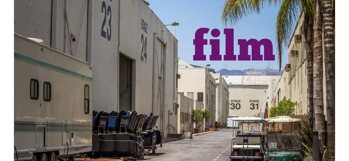 viale con teatri di posa e palme