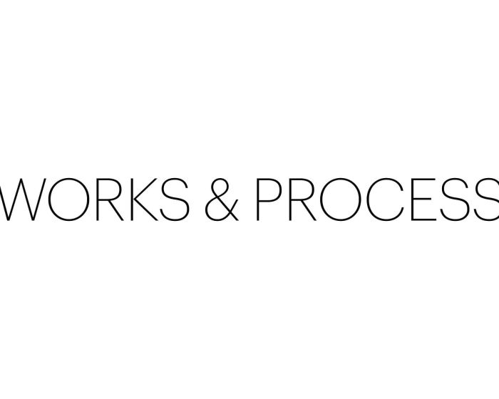 Testo 'Works & Process' su sfondo bianco.
